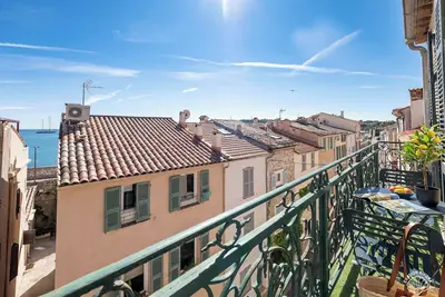 Image de Fully Renovated Apartment with balcony & seaview By Evasion Riviera