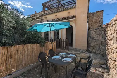 Image de Dans le minervois, T3 spacieux et chaleureux avec terrasse et climatisation!