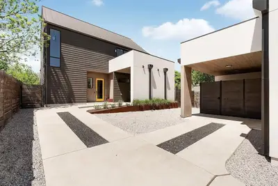 Image de Fabulous 2-bedroom townhome in vibrant Austin. Close to downtown!