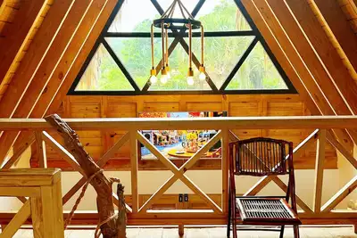 Image de Cozy 2-bedroom cabin where nightfall reveals its most magical scenery