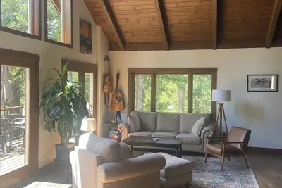 Image de Cozy, Creekside 2br cabin for Recreation and Relaxation