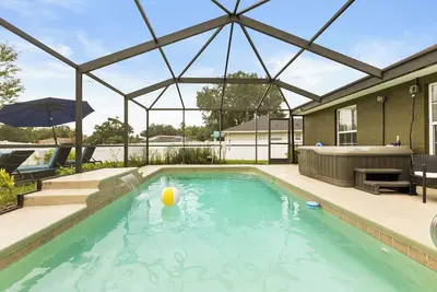 Image de Awesome 4-bedroom house with pool and hot tub in welcoming Ocala