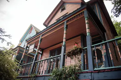 Image de Miss Scarlet 3-bedroom cottage in Historic downtown Hot Springs