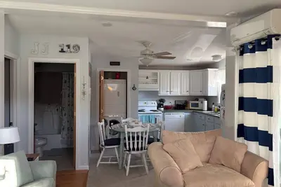 Image de Cozy 2-Bedroom Cottage in family-friendly gated community