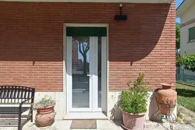 Image de Elegance and relaxation in an exclusive ground floor apartment flooded with light.