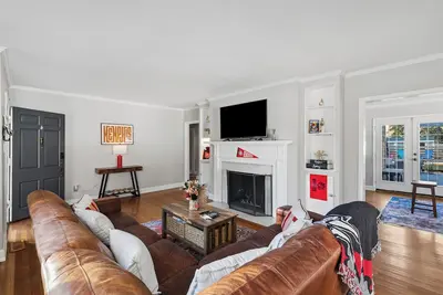 Image de 3-Bdrm Steps from Rhodes College, Near Zoo w/ Best Backyard and Upstairs Loft