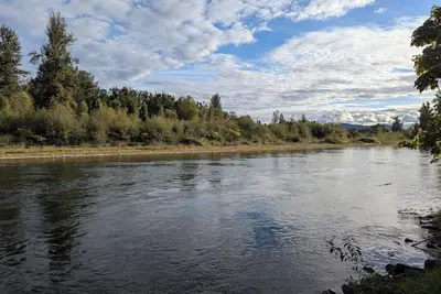 Image de Cozy 1-bedroom cabin, 900 sq ft on the McKenzie River in Springfield, Oregon