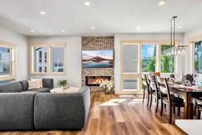 Image de Modern & Spacious 4-Bed, 3. 5-Bath Family Retreat Near Jackson Park Golf Course