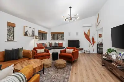 Image de Spacious Yosemite Cabin - Projector - King Beds +Ev-L2