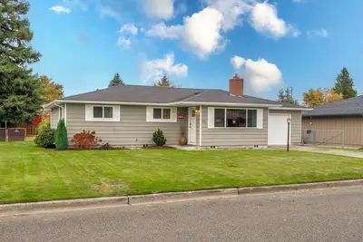 Image de Delightful 3-bedroom house in quiet Puyallup neighborhood