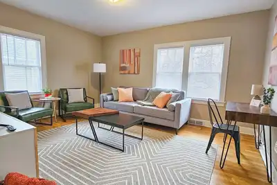 Image de Bright & Cozy 2br near Downtown, Capitol, Hospital and Msu