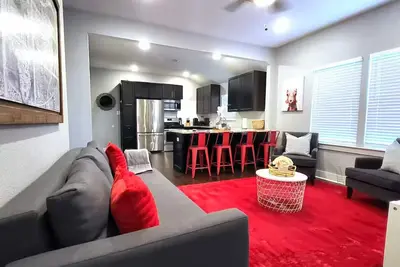 Image de Close to Downtown/King Bed/Fast Wi-Fi/Smart Tv's