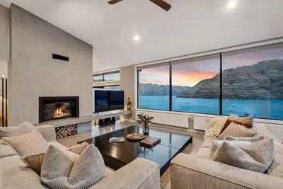 Image de Te Ara  4 Br, Lake View, Free Parking, Bbq, Fire