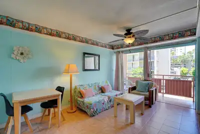 Image de Near Malls, Beaches & Honolulu Zoo: Colorful Condo