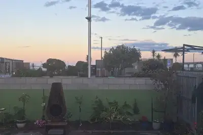 Image de 2-Bed Beachside Bach, Garage, Sleeps 6 – Beach, Hot Pools, Shops & Playground.