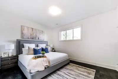 Image de Bright Modern Suites - King Beds - Nflx - WiFi - LongStays