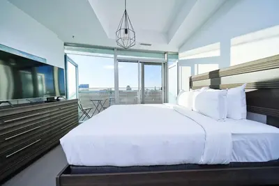 Image de RivetStays | The York Executive Suite – Studio Condo