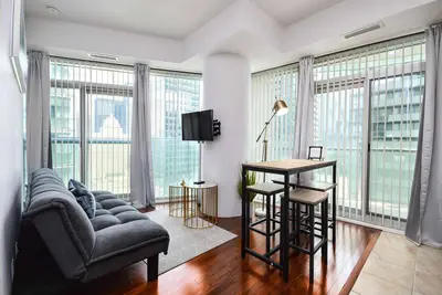 Image de RivetStays | The York Business Suite – 1 Bedroom Condo