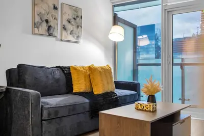 Image de RivetStays | The York Elite Suite – 1 Bedroom + Den Condo