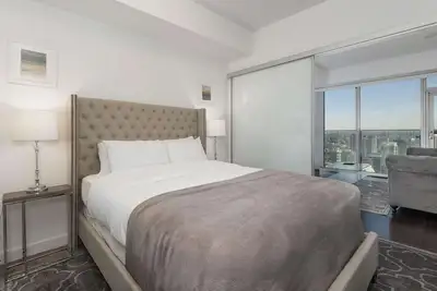 Image de RivetStays | The York Standard 2 Suite – 1 Bedroom Condo
