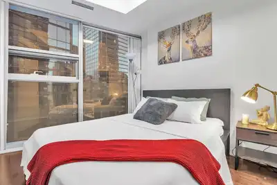 Image de RivetStays | The York Club 2 Suite – 1 Bedroom Condo