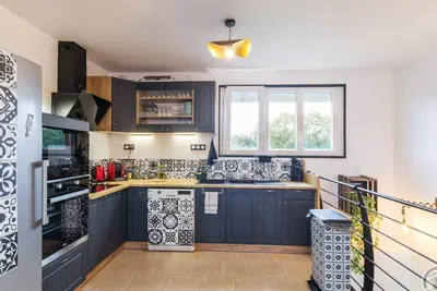 Image de Maison rénovée avec jardin clos et vue historique