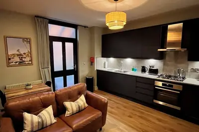 Image de Beach Retreat | Stylish 1-Bed in Canford Cliffs