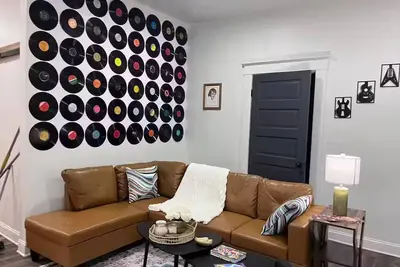 Image de Live Like The King 4br / 2br Memphis Getaway