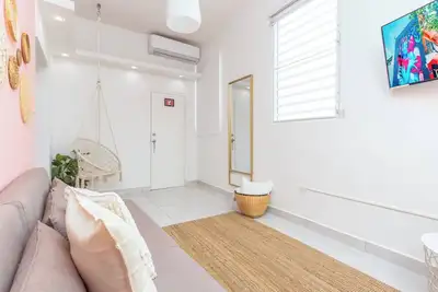 Centric, Spacious, Stylish Miramar Unit, Sleeps 4