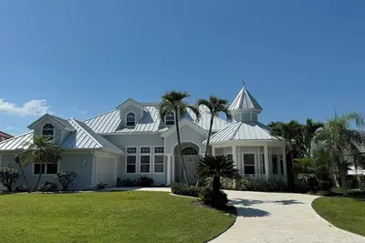 Image de Exclusive Villa Hemingwy–Light-Filled A\nWATERFRONT Luxury & 360° Rooftop Sunsets