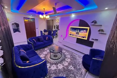 Image de 3br High-Rise Apartment • Prime Location 12th floor