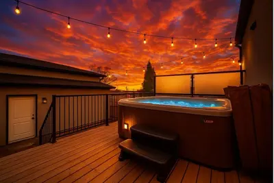 Image de 5bdrm Chic Modern Home - Hot Tub - King Bed - Ac - Garage