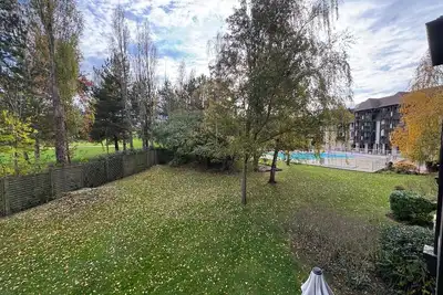 Image de Appartement lumineux avec piscine et vue golf
