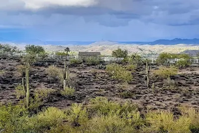 Image de Casita on 5 acres, horse privileges. views, close to heart of Wickenburg.