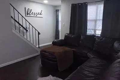 Image de Kickback and relax in this beautiful apartment close to all arenas and malls