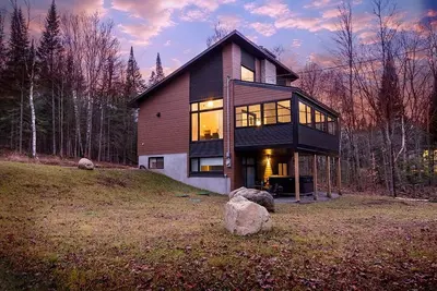 Image de Le Cozy – Hot Tub, Beach & Ski Getaway Tremblant