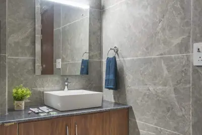 Image de Serene 3-bedroom apartment with Ac in charming Dharampur in floor 8