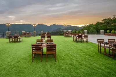 Image de 3-bedroom apartment in marvelous Dharampur with cool Ac in floor 6