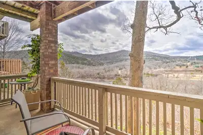 Image de Ozark Resort Condo w/ Lake Views / Gated Community