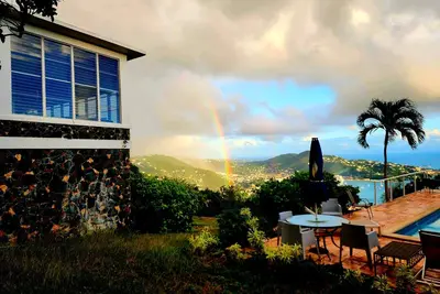 Image de Sun Mountain Crest Villa is up the mountain with ocean view & centrally located.