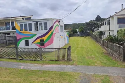 Image de Rainbow Bach  - Genuine Kiwi Bach – Waterfront Views Over Ngunguru Estuary!