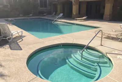 Image de 3-bedroom townhome in lovely Henderson, 10 min from Downtown Las Vegas