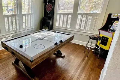 Image de Game room! 2 Bedroom Home With Washer and Dryer