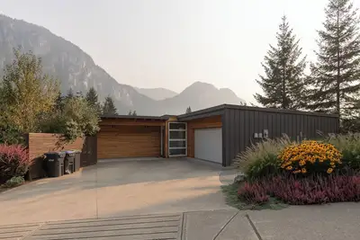 Image de Luxury Mountain Home: Hot Tub, Chief Views, Secure Garage for Ski/Bike Gear