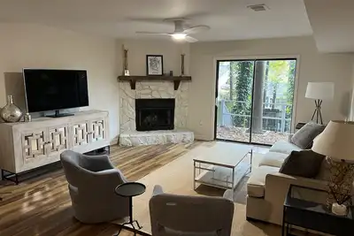 Image de Masters Getaway - Cozy 2 Bedroom/2. 5 Bath Townhouse - Under 5 Miles from Course