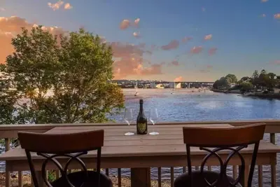 Image de Spacious 4bed2bath  House Private Access to Water