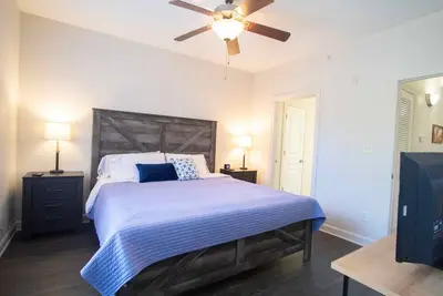 Crossroads 2br - All Hardwoods