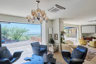 Image de Private Hilltop Estate with Sweeping City/Mountain Views-Entertainers Dream