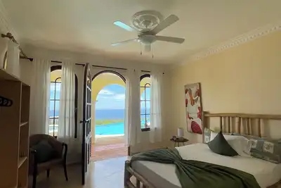 Image de The Tropical Castle (disconnect from civilization)