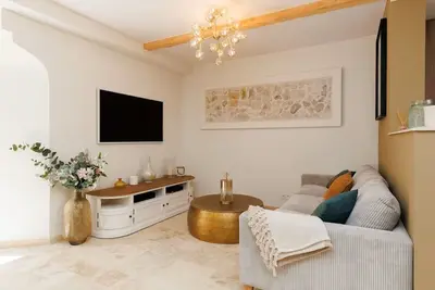 Image de New - Renovated house in Old Town with garden